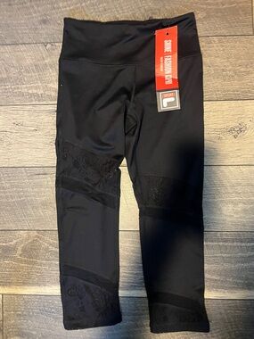 Fila ladies Black Athletic Capri Leggings small